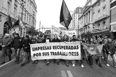 Movimientos sociales y fábricas recuperadas salen a la calle ante la crisis