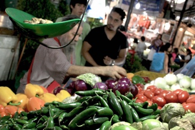 Una familia de cuatro integrantes necesita 54.208 pesos para no ser pobre