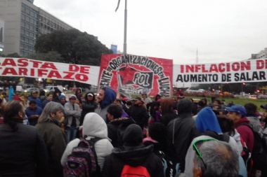 Gran acampe frente al obelisco