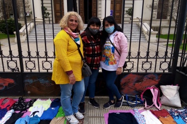 Las manteras vuelven a la plaza en el segundo Encuentro Regional Plurinacional de La Plata
