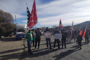 Comunidades cortan la ruta 307 rechazando la apertura del turismo interno