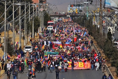 Defender las raíces con orgullo: el pueblo boliviano se levanta contra la dictadura