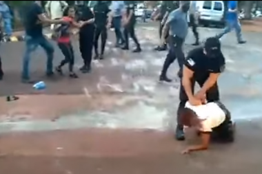 Diez detenidos del FOL en brutal represión en Leandro Alem