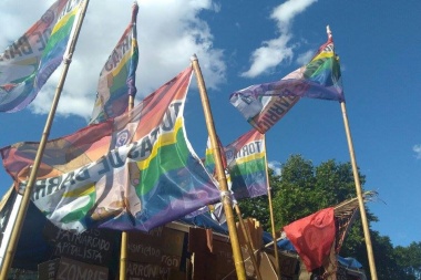 Las lesbianas con el orgullo como bandera