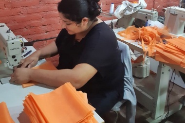 Costureras del FOL donarán barbijos a trabajadores y trabajadoras de la salud