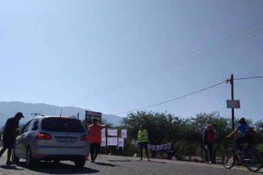 Corte informativo en Amaicha: Vecinos exigen baja en las tarifas de colectivo