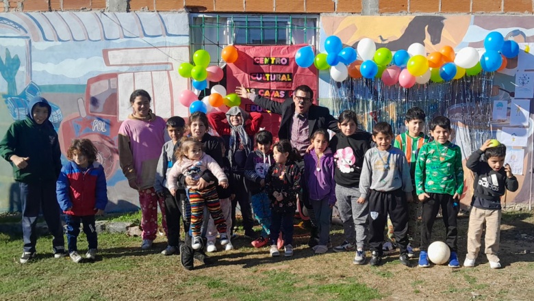 EN BUSCA DE NIÑECES FELICES