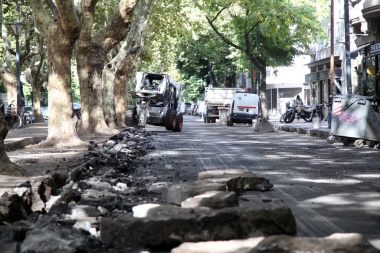 Repavimentación en el centro de la ciudad y abandono en los barrios