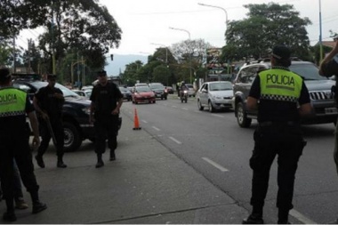 Intentan detener a compañera del FOL Tucumán autorizada a realizar tareas comunitarias