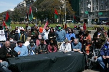 Conferencia de prensa de vecinas y vecinos de Guernica en el Obelisco