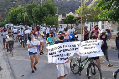 Catamarca: movilización autoconvocada por el agua en Belén