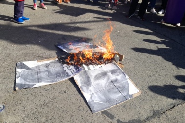 Arde la memoria en la estación Darío y Maxi